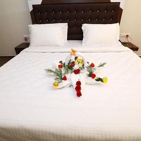 Hotel Cs Empire Lakshmanpur Exterior foto