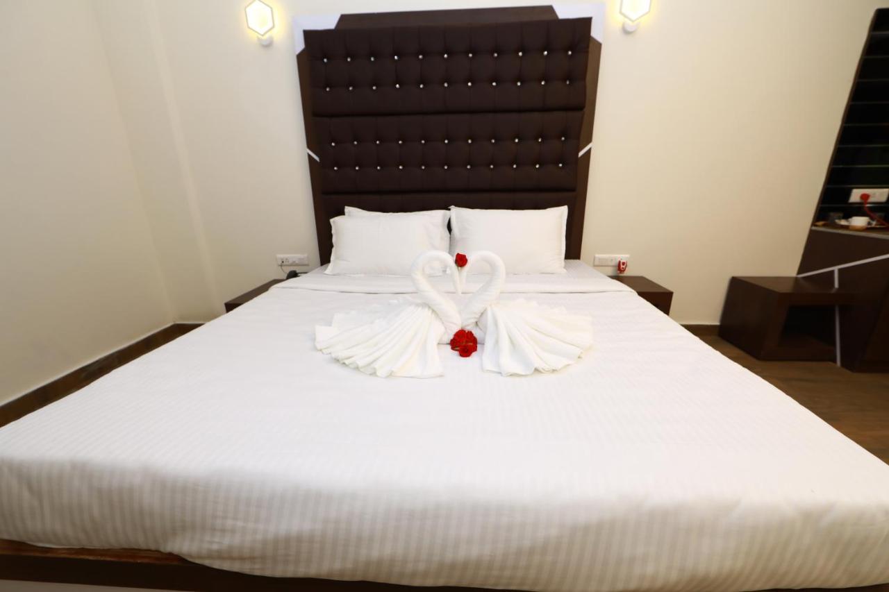 Hotel Cs Empire Lakshmanpur Exterior foto