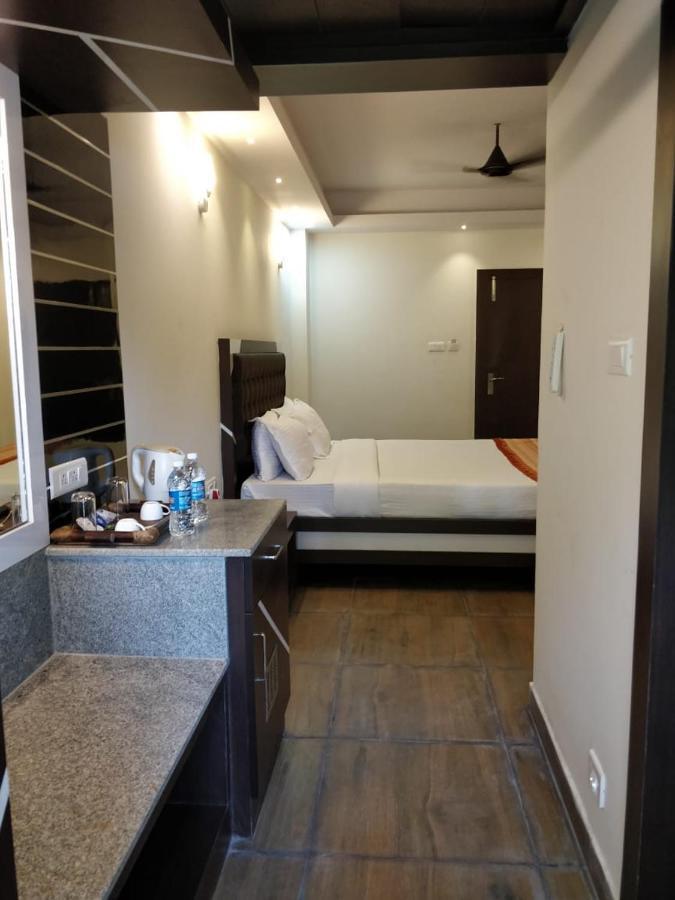 Hotel Cs Empire Lakshmanpur Exterior foto