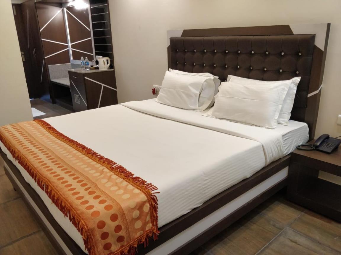 Hotel Cs Empire Lakshmanpur Exterior foto