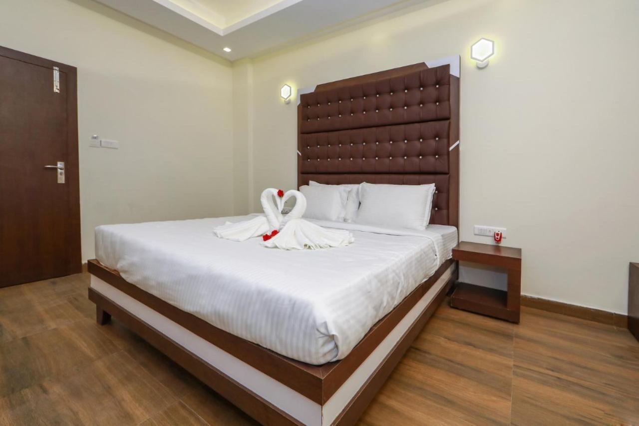 Hotel Cs Empire Lakshmanpur Exterior foto