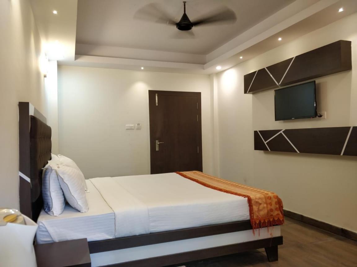 Hotel Cs Empire Lakshmanpur Exterior foto